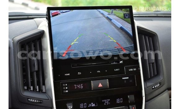 Acheter Import Voiture Toyota Land Cruiser Noir à Import - Dubai, Benin Acheter Import Voiture Toyota Land Cruiser Noir à Import - Dubai, Benin