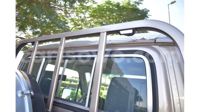 Big with watermark toyota land cruiser benin import dubai 6775