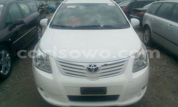 Sayi Na hannu Toyota Avensis White Mota in Cotonou a Benin Sayi Na hannu Toyota Avensis White Mota in Cotonou a Benin