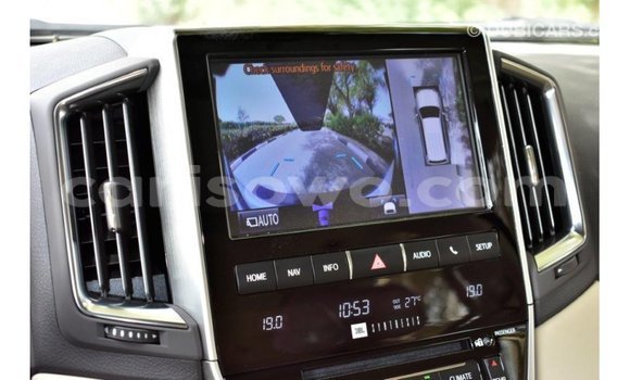 Acheter Import Voiture Toyota Land Cruiser Blanc à Import - Dubai, Benin Acheter Import Voiture Toyota Land Cruiser Blanc à Import - Dubai, Benin