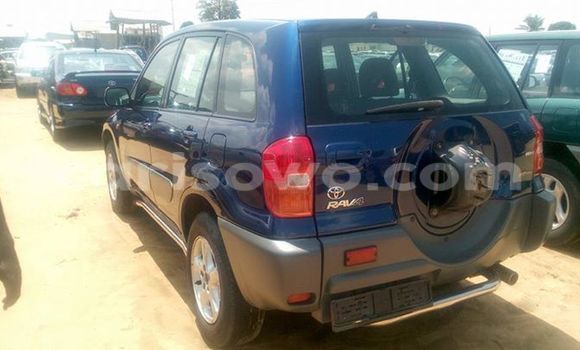 Sayi Na hannu Toyota RAV4 Blue Mota in Cotonou a Benin Sayi Na hannu Toyota RAV4 Blue Mota in Cotonou a Benin