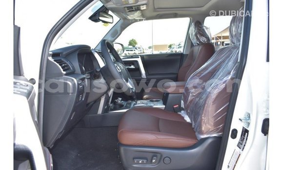 Acheter Import Utilitaire Toyota HiAce Blanc à Import - Dubai, Benin Acheter Import Utilitaire Toyota HiAce Blanc à Import - Dubai, Benin