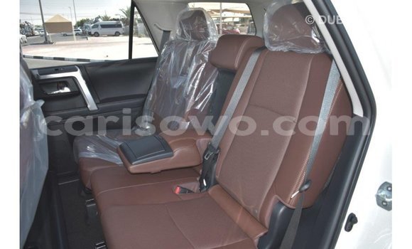 Acheter Import Utilitaire Toyota HiAce Blanc à Import - Dubai, Benin Acheter Import Utilitaire Toyota HiAce Blanc à Import - Dubai, Benin
