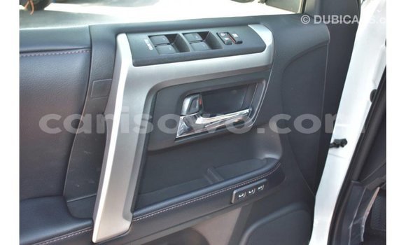 Acheter Import Utilitaire Toyota HiAce Blanc à Import - Dubai, Benin Acheter Import Utilitaire Toyota HiAce Blanc à Import - Dubai, Benin