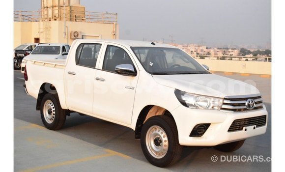 Acheter Import Voiture Toyota Hilux Blanc à Import - Dubai, Benin Acheter Import Voiture Toyota Hilux Blanc à Import - Dubai, Benin