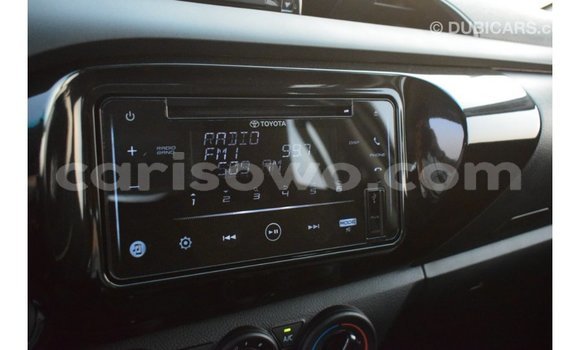 Acheter Import Voiture Toyota Hilux Blanc à Import - Dubai, Benin Acheter Import Voiture Toyota Hilux Blanc à Import - Dubai, Benin