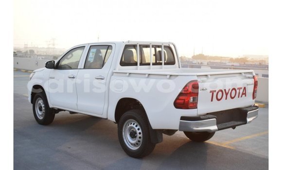 Acheter Import Voiture Toyota Hilux Blanc à Import - Dubai, Benin Acheter Import Voiture Toyota Hilux Blanc à Import - Dubai, Benin