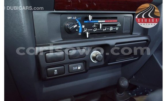 Acheter Import Voiture Toyota Land Cruiser Rouge à Import - Dubai, Benin Acheter Import Voiture Toyota Land Cruiser Rouge à Import - Dubai, Benin