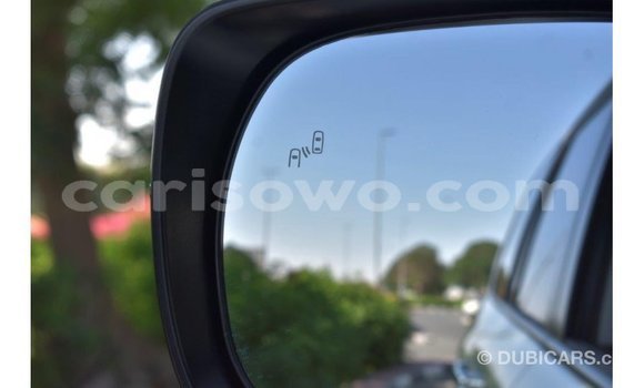 Acheter Import Voiture Toyota Land Cruiser Blanc à Import - Dubai, Benin Acheter Import Voiture Toyota Land Cruiser Blanc à Import - Dubai, Benin