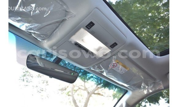 Acheter Import Voiture Toyota Land Cruiser Blanc à Import - Dubai, Benin Acheter Import Voiture Toyota Land Cruiser Blanc à Import - Dubai, Benin