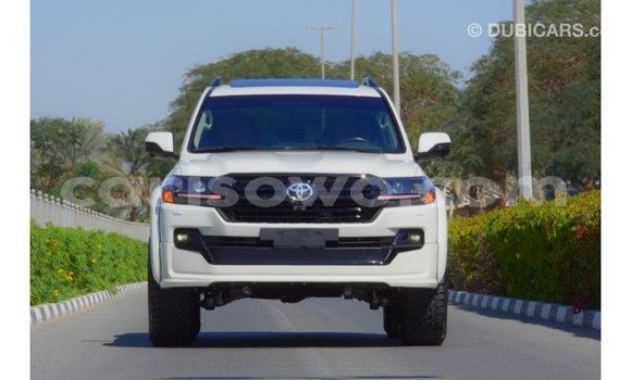 Acheter Import Voiture Toyota Land Cruiser Blanc à Import - Dubai, Benin Acheter Import Voiture Toyota Land Cruiser Blanc à Import - Dubai, Benin
