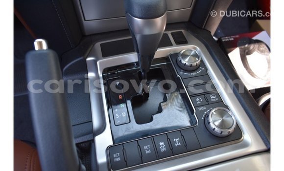 Acheter Import Voiture Toyota Land Cruiser Blanc à Import - Dubai, Benin Acheter Import Voiture Toyota Land Cruiser Blanc à Import - Dubai, Benin