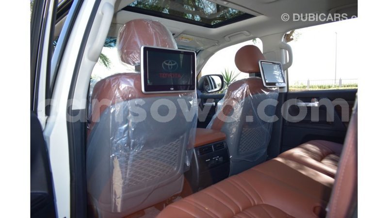 Big with watermark toyota land cruiser benin import dubai 6804