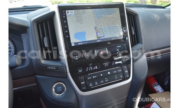 Acheter Import Voiture Toyota Land Cruiser Blanc à Import - Dubai, Benin Acheter Import Voiture Toyota Land Cruiser Blanc à Import - Dubai, Benin