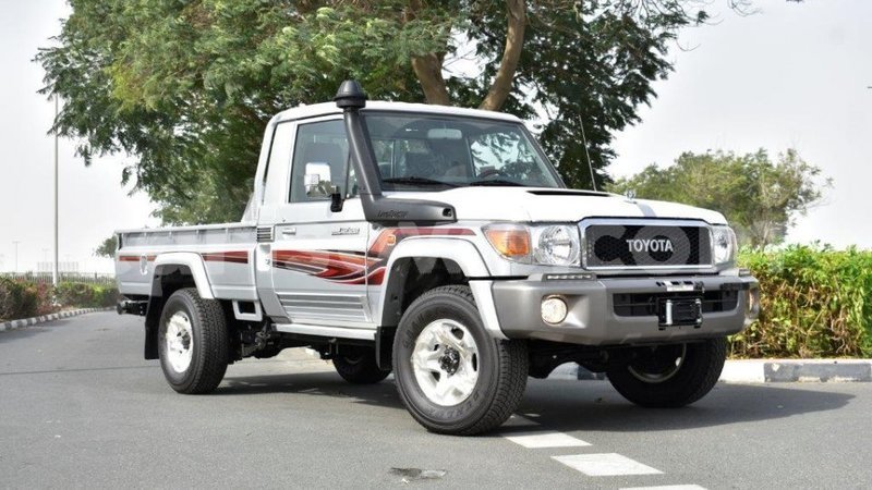 Big with watermark toyota land cruiser benin import dubai 6817