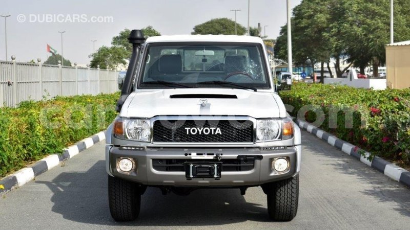Big with watermark toyota land cruiser benin import dubai 6817