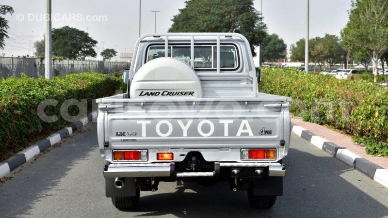 Big with watermark toyota land cruiser benin import dubai 6817
