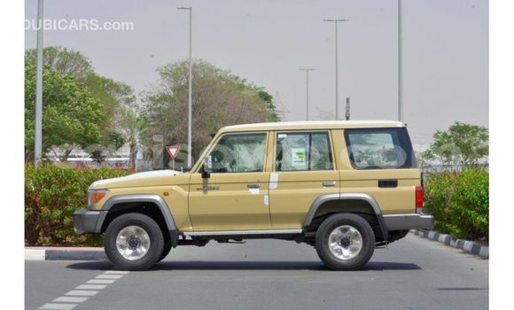 Acheter Import Voiture Toyota Land Cruiser Beige à Import - Dubai, Benin Acheter Import Voiture Toyota Land Cruiser Beige à Import - Dubai, Benin