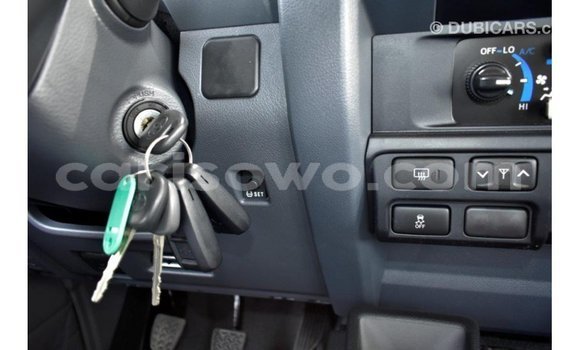 Acheter Import Voiture Toyota Land Cruiser Beige à Import - Dubai, Benin Acheter Import Voiture Toyota Land Cruiser Beige à Import - Dubai, Benin