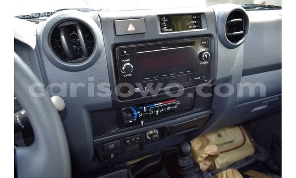 Acheter Import Voiture Toyota Land Cruiser Beige à Import - Dubai, Benin Acheter Import Voiture Toyota Land Cruiser Beige à Import - Dubai, Benin
