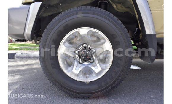 Acheter Import Voiture Toyota Land Cruiser Beige à Import - Dubai, Benin Acheter Import Voiture Toyota Land Cruiser Beige à Import - Dubai, Benin