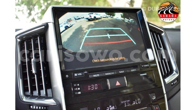 Big with watermark toyota land cruiser benin import dubai 6821