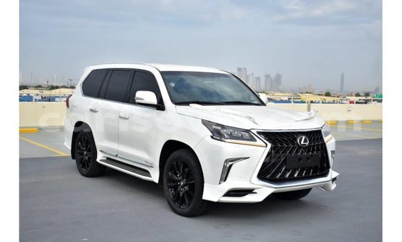 Acheter Import Voiture Lexus LX Blanc à Import - Dubai, Benin Acheter Import Voiture Lexus LX Blanc à Import - Dubai, Benin