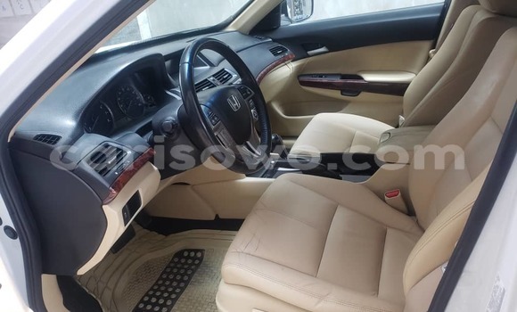 Ra Àlòkù Honda Crosstour funfun Ọkọ̀ in Cotonou ni Benin Ra Àlòkù Honda Crosstour funfun Ọkọ̀ in Cotonou ni Benin
