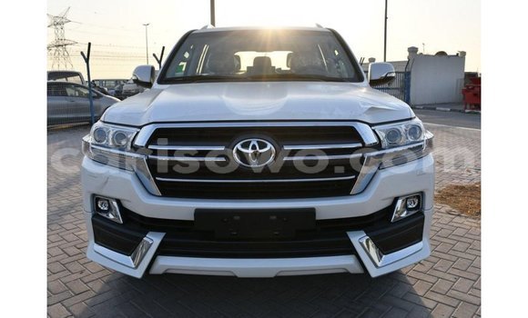 Sayi Imported Toyota Land Cruiser White Mota in Import - Dubai a Benin Sayi Imported Toyota Land Cruiser White Mota in Import - Dubai a Benin