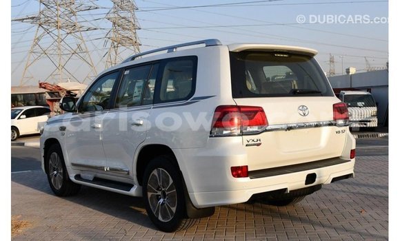 Sayi Imported Toyota Land Cruiser White Mota in Import - Dubai a Benin Sayi Imported Toyota Land Cruiser White Mota in Import - Dubai a Benin
