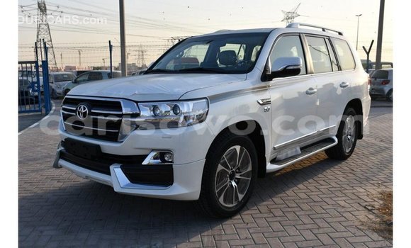 Sayi Imported Toyota Land Cruiser White Mota in Import - Dubai a Benin Sayi Imported Toyota Land Cruiser White Mota in Import - Dubai a Benin