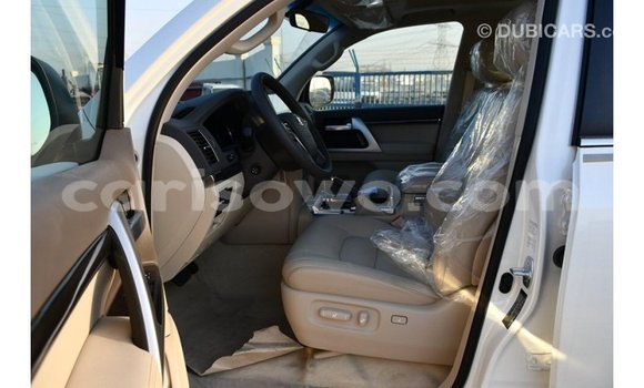 Sayi Imported Toyota Land Cruiser White Mota in Import - Dubai a Benin Sayi Imported Toyota Land Cruiser White Mota in Import - Dubai a Benin