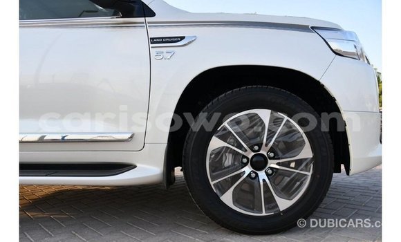 Sayi Imported Toyota Land Cruiser White Mota in Import - Dubai a Benin Sayi Imported Toyota Land Cruiser White Mota in Import - Dubai a Benin