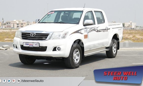 Sayi Imported Toyota Hilux White Mota in Import - Dubai a Benin Sayi Imported Toyota Hilux White Mota in Import - Dubai a Benin