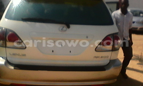 Acheter Occasion Voiture Lexus RX 330 Blanc à Cotonou, Benin Acheter Occasion Voiture Lexus RX 330 Blanc à Cotonou, Benin