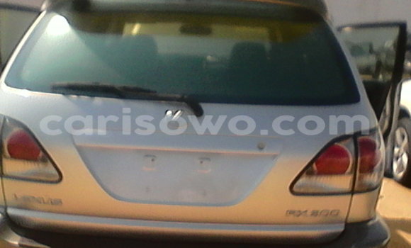 Acheter Occasion Voiture Lexus RX 330 Blanc à Cotonou, Benin Acheter Occasion Voiture Lexus RX 330 Blanc à Cotonou, Benin