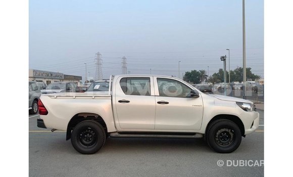 Acheter Import Voiture Toyota Hilux Blanc à Import - Dubai, Benin Acheter Import Voiture Toyota Hilux Blanc à Import - Dubai, Benin