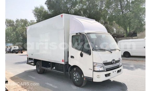 Sayi Imported Hino 300 Series White Babbar mota in Import - Dubai a Benin Sayi Imported Hino 300 Series White Babbar mota in Import - Dubai a Benin