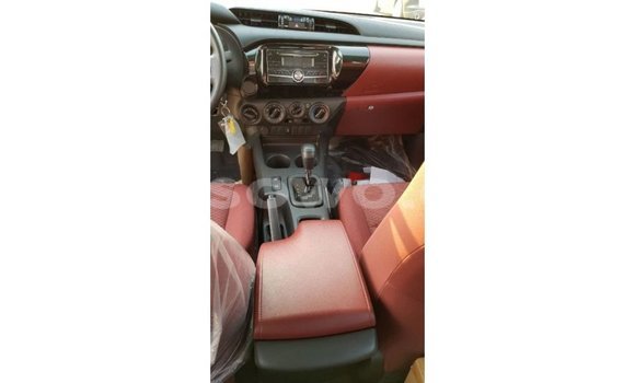 Sayi Imported Toyota Hilux Black Mota in Import - Dubai a Benin Sayi Imported Toyota Hilux Black Mota in Import - Dubai a Benin