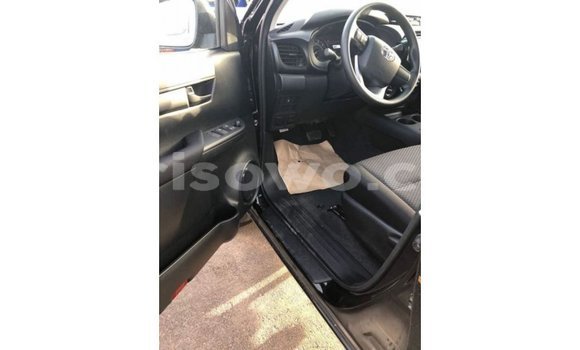 Sayi Imported Toyota Hilux Black Mota in Import - Dubai a Benin Sayi Imported Toyota Hilux Black Mota in Import - Dubai a Benin