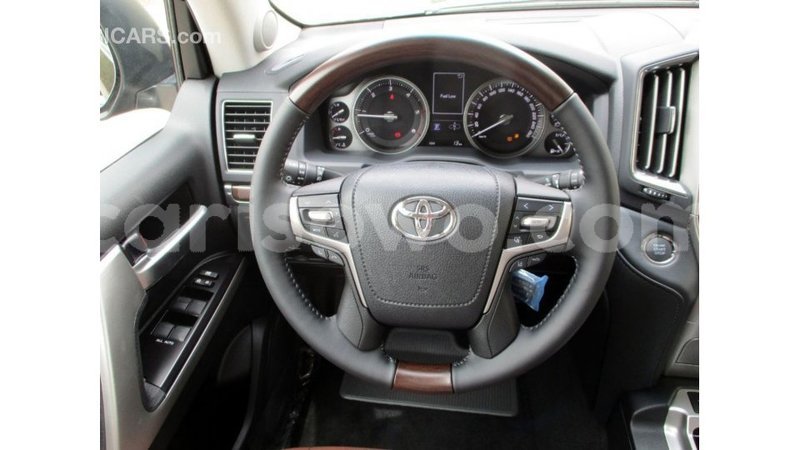 Big with watermark toyota land cruiser benin import dubai 6877