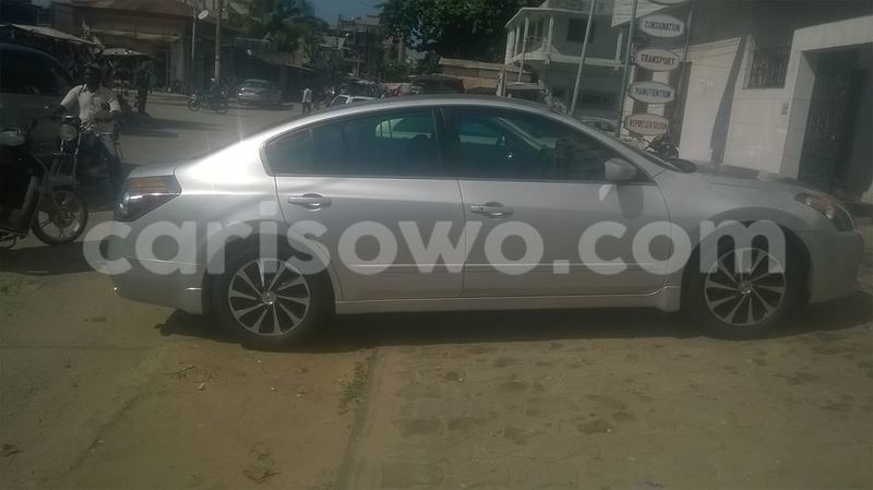 Big with watermark altima