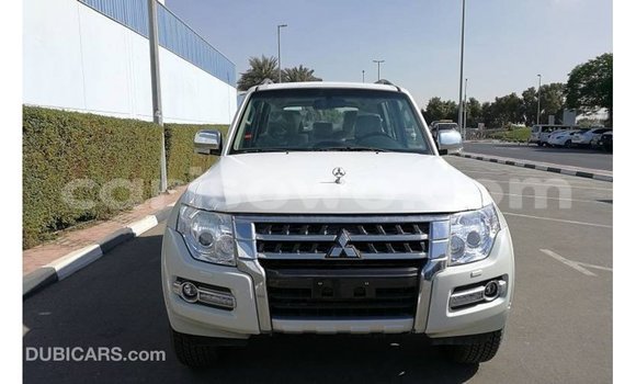 Acheter Import Voiture Mitsubishi Pajero Blanc à Import - Dubai, Benin Acheter Import Voiture Mitsubishi Pajero Blanc à Import - Dubai, Benin