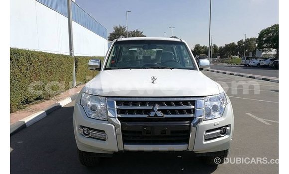 Acheter Import Voiture Mitsubishi Pajero Blanc à Import - Dubai, Benin Acheter Import Voiture Mitsubishi Pajero Blanc à Import - Dubai, Benin