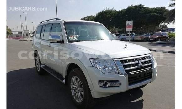 Acheter Import Voiture Mitsubishi Pajero Blanc à Import - Dubai, Benin Acheter Import Voiture Mitsubishi Pajero Blanc à Import - Dubai, Benin