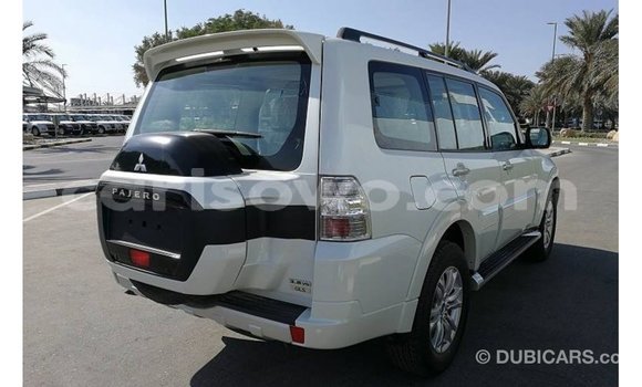 Acheter Import Voiture Mitsubishi Pajero Blanc à Import - Dubai, Benin Acheter Import Voiture Mitsubishi Pajero Blanc à Import - Dubai, Benin