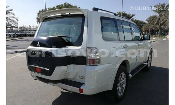 Acheter Import Voiture Mitsubishi Pajero Blanc à Import - Dubai, Benin Acheter Import Voiture Mitsubishi Pajero Blanc à Import - Dubai, Benin