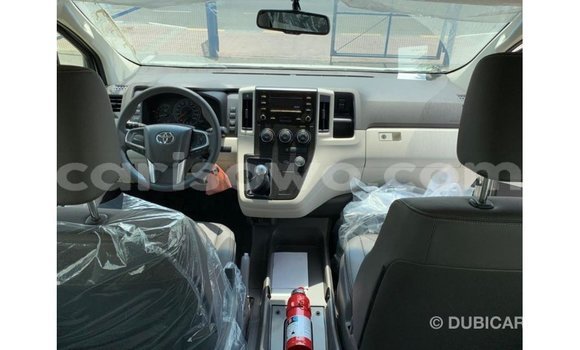 Sayi Imported Toyota Hiace White Mota in Import - Dubai a Benin Sayi Imported Toyota Hiace White Mota in Import - Dubai a Benin