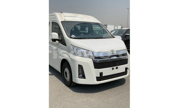 Sayi Imported Toyota Hiace White Mota in Import - Dubai a Benin Sayi Imported Toyota Hiace White Mota in Import - Dubai a Benin