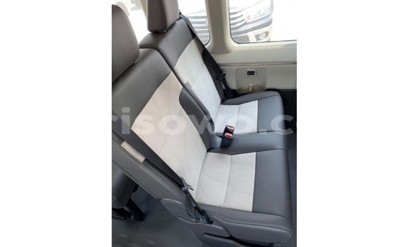 Sayi Imported Toyota Hiace White Mota in Import - Dubai a Benin Sayi Imported Toyota Hiace White Mota in Import - Dubai a Benin